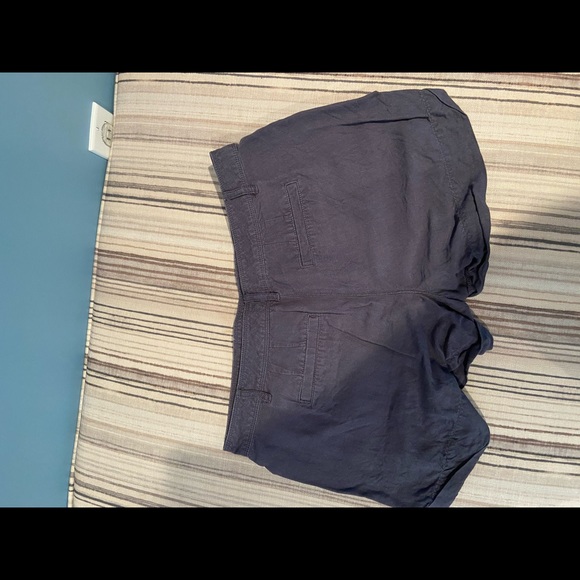 Ann Taylor Loft Linen Blend Shorts. Button and Zipper closure. Size 6, Grey - Picture 2 of 3